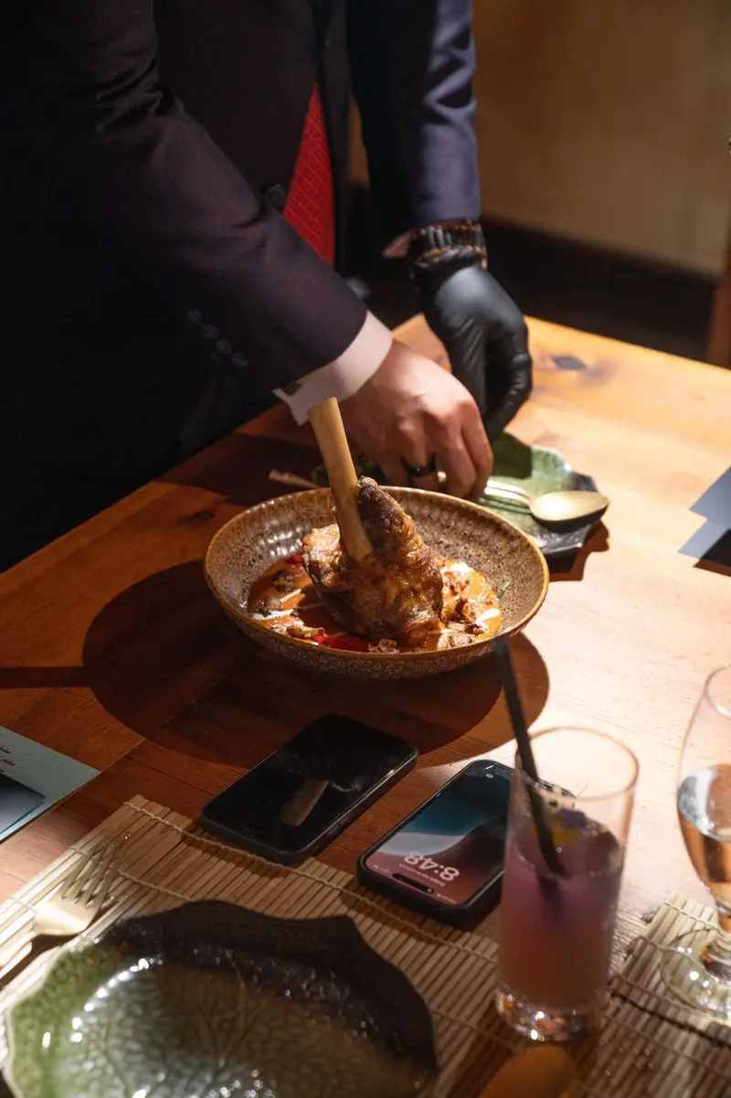 Palm & Plate moment